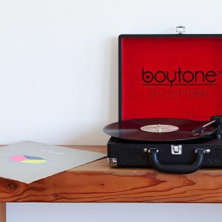 #TakeYourMusicAnywhere with the Portable Briefcase Turntable.
Press 👉 link in bio and pick your color. #Vinylisback